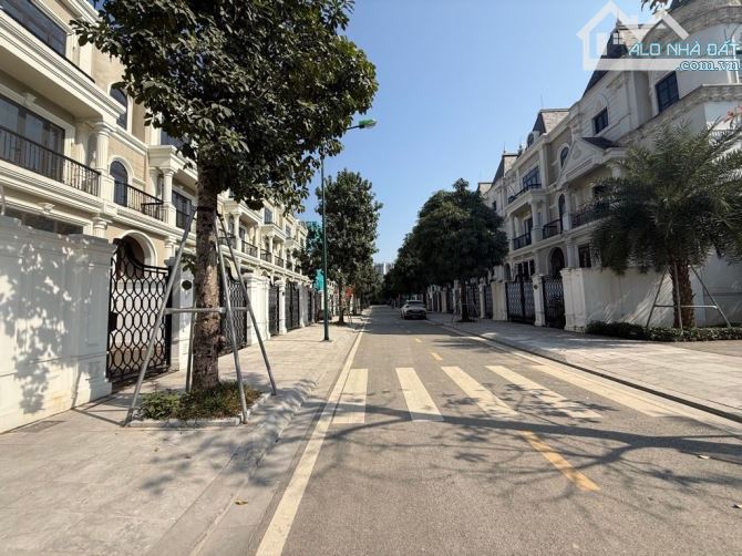 BIỆT THỰ CIPUTRA - KĐT NAM THĂNG LONG - CÓ HẦM ĐỂ XE - VEW CÔNG VIÊN ĐÀI PHUN NƯỚC - Ô CH