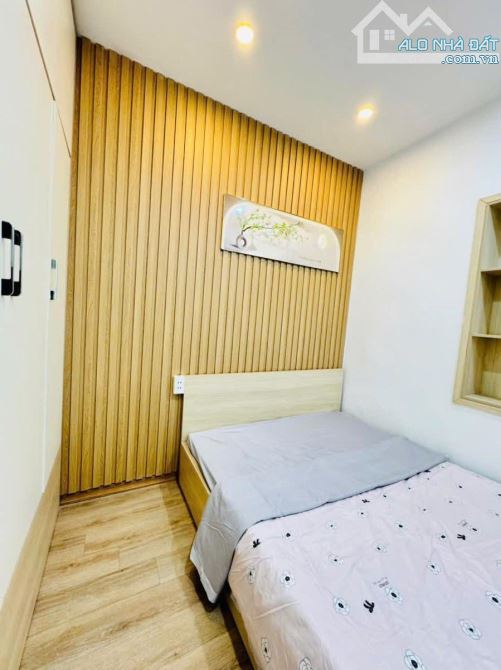 Căn hộ tầng 2 cực đẹp, 2PN full nội thất, vị trí đẹp ô tô đỗ chân cầu thang, gần trường họ