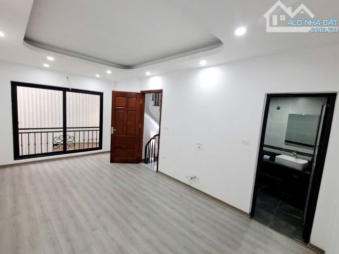 Bán nhà đẹp dân xây MỚI TINH khu Hai Bà Trưng trước Tết