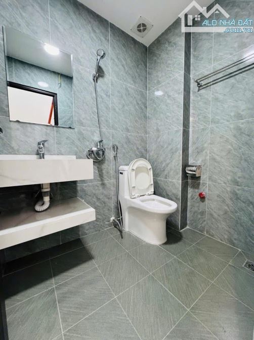 VIP NGÕ 91 NGUYỄN TRÍ THANH, PHÂN LÔ, VỈ HÈ, Ô TÔ, KINH DOANH 40m2 x 6 Tầng Thang Máy,