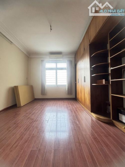 NHỈNH 5 TỶ NHÀ PHỐ LÒ ĐÚC DT25Mx4T-VÀI BƯỚC RA PHỐ- TRƯỚC NHÀ RỘNG 4M-TIỆN ÍCH