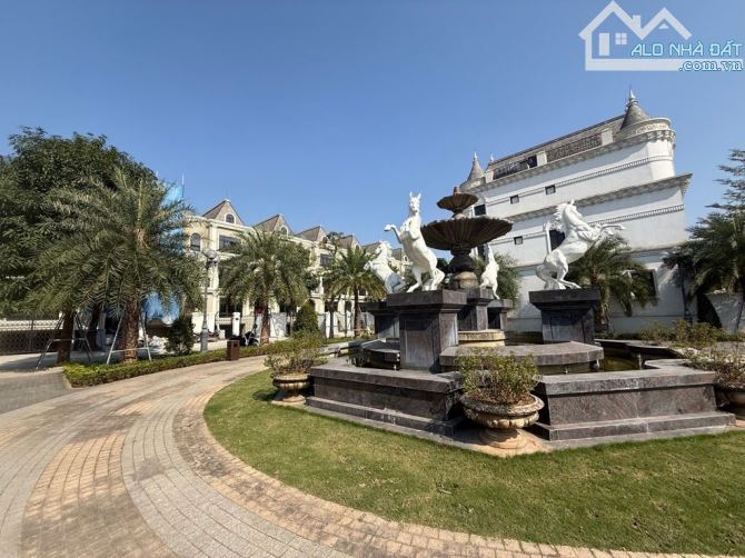 BIỆT THỰ CIPUTRA - KĐT NAM THĂNG LONG - CÓ HẦM ĐỂ XE - VEW CÔNG VIÊN ĐÀI PHUN NƯỚC - Ô CH