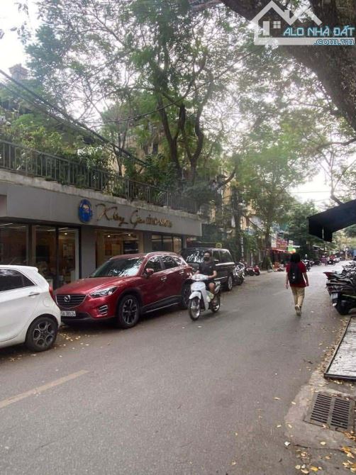 Căn hộ tầng 2 cực đẹp, 2PN full nội thất, vị trí đẹp ô tô đỗ chân cầu thang, gần trường họ