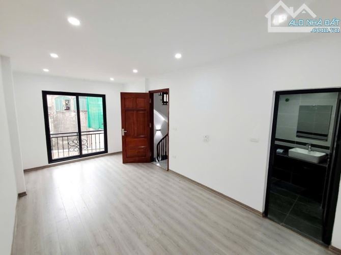 Bán nhà đẹp dân xây MỚI TINH khu Hai Bà Trưng trước Tết