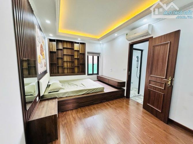 Bán nhà ngõ 68 cầu giấy, Nhỉnh 9 Tỷ, DT 41m, 6 tầng, 2 thoáng, gần ô tô, full nội thất ở