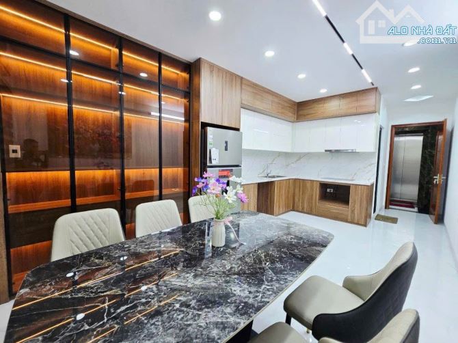 XUÂN THỦY – 7 TẦNG THANG MÁY – GẦN PHỐ – FULL NỘI THẤT – 12.8 TỶ