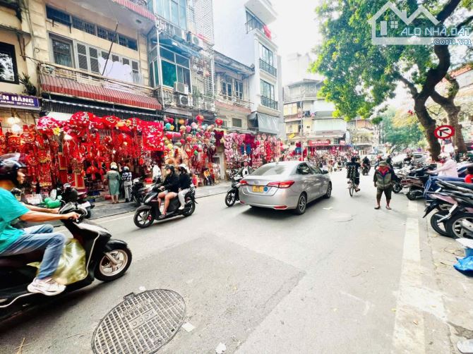 BÁN NHÀ TẦNG 2 MẶT PHỐ HÀNG MÃ – 70M – 4 TỶ