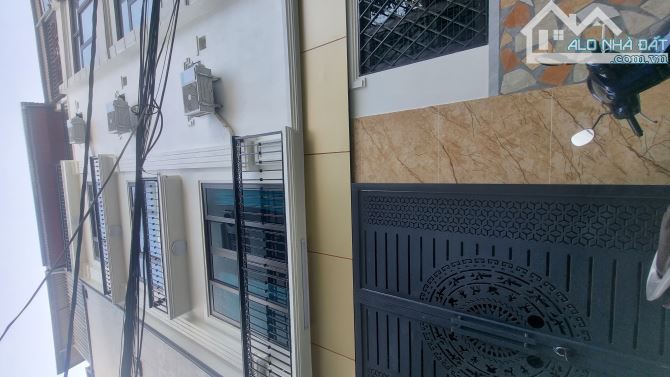 Bán nhà Thịnh Liệt, Giáp Nhị, Ô tô, 28m2 x 5 tầng Giá 5.5 tỷ.