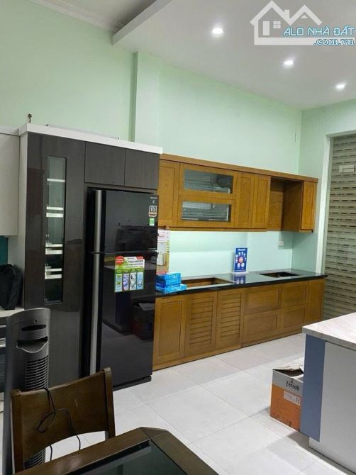 BÁN GẤP NHÀ MẶT PHỐ TRUNG KÍNH -QUẬN CẦU GIẤY---VỈA HÈ RỘNG-KINH DOANH -DÒNG TIỀN -90 m2-5