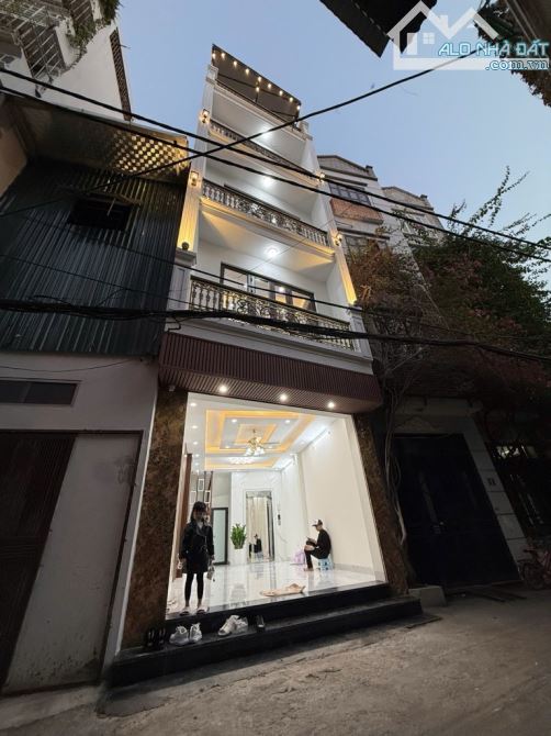 45M x 5 TẦNG THANG MÁY - Ô TÔ VÀO NHÀ - 9,5 TỶ - SỔ RIÊNG - NGUYỄN CHÍNH - THẬT 1000%