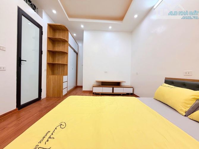Bán nhà HBT ngõ nông 33m 4 tầng 4 ngủ ở ngay chỉ 6.8 tỉ - 2