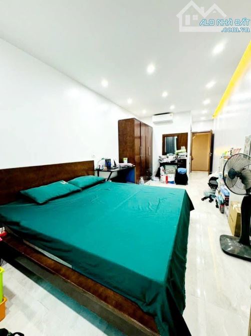 Bán nhà phố Hàng Bông, 60m2, 3 tầng, mặt tiền 4m, nhỉnh 43 tỷ, kinh doanh đỉnh