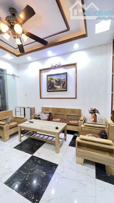 Nhà đẹp Lĩnh Nam 3 Ngủ Full NT, Sổ Vuông Ô Tô 5 tạ đỗ cửa giá chỉ hơn 6 tỷ.