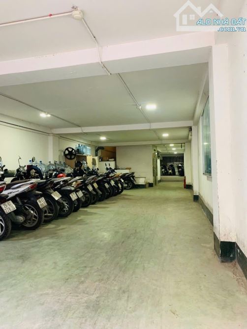 ĐỐNG ĐA - GIÁP BA ĐÌNH - TÒA VĂN PHÒNG MĂT PHỐ 160M2 - 9 TẦNG MỚI - KHAI THÁC 2,5 TỶ/NĂM