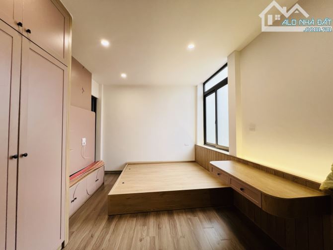 SỐC : NHÀ MINH KHAI , NGÕ Ô TÔ MÀ CHỈ CÓ 250TR/M2 , 27M² , 5 TẦNG MỚI TINH , NGÕ THÔNG