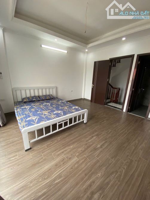 Bán nhà riêng phố Xuân La, 63m², 4 tầng + tum, lô góc 2 thoáng, nhỉnh 11 tỷ