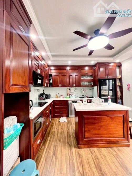 BÁN NHÀ HOÀNG QUỐC VIỆT 75m2 × 7T THANG MÁY × MT 7m. LÔ GÓC + 2 Ô TÔ TRÁNH, VỈA HÈ