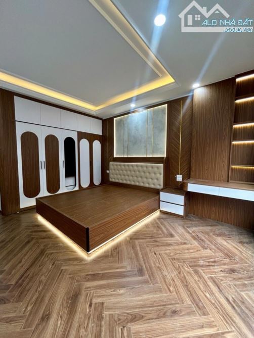 Cung điện TÂY SƠN - Đống Đa- nhỉnh 13 TỶ- 40m2 -6 Tầng Thang Máy -Ô Tô 10m