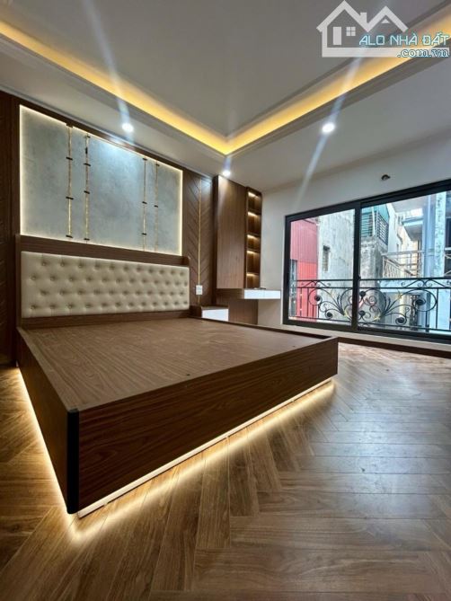 Cung điện TÂY SƠN - Đống Đa- nhỉnh 13 TỶ- 40m2 -6 Tầng Thang Máy -Ô Tô 10m