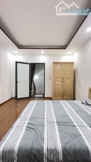 Nhà đẹp Lĩnh Nam 3 Ngủ Full NT, Sổ Vuông Ô Tô 5 tạ đỗ cửa giá chỉ hơn 6 tỷ.