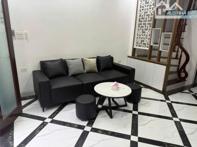 Bán nhà riêng phố Xuân La, 63m², 4 tầng + tum, lô góc 2 thoáng, nhỉnh 11 tỷ