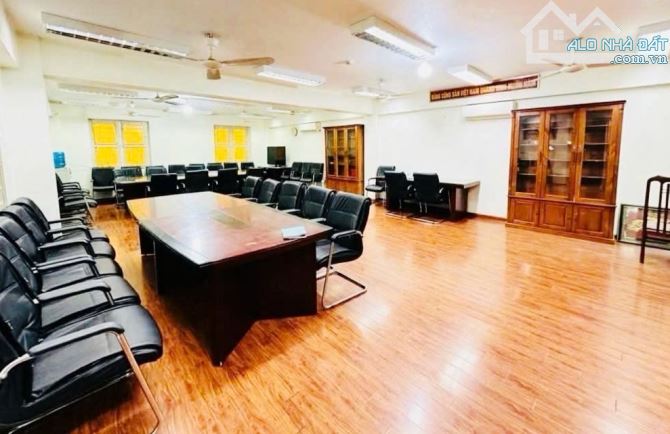 BÁN NHÀ HOÀNG QUỐC VIỆT 75m2 × 7T THANG MÁY × MT 7m. LÔ GÓC + 2 Ô TÔ TRÁNH, VỈA HÈ