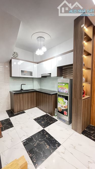 Nhà đẹp Lĩnh Nam 3 Ngủ Full NT, Sổ Vuông Ô Tô 5 tạ đỗ cửa giá chỉ hơn 6 tỷ.