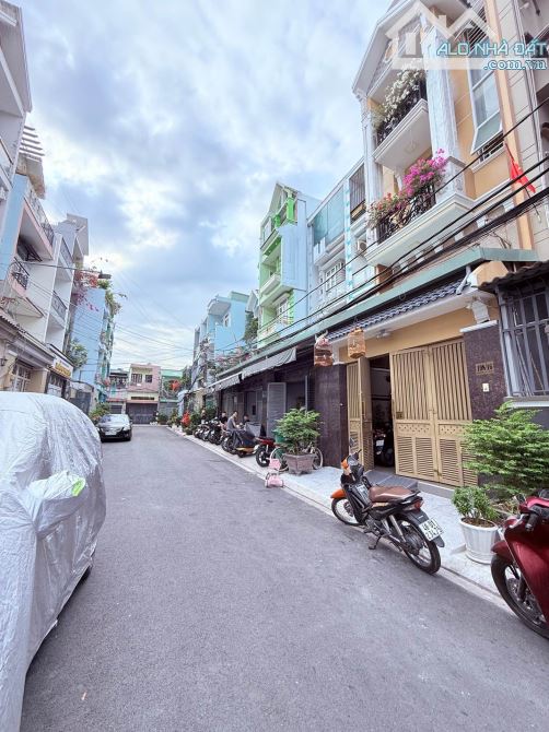 GIẢM 600TR CÒN 11,3 TỶ – NHÀ 3 TẦNG – DT 5x20M – HẺM 10M – 6 PHÒNG –PHAN HUY ÍCH-TB 2