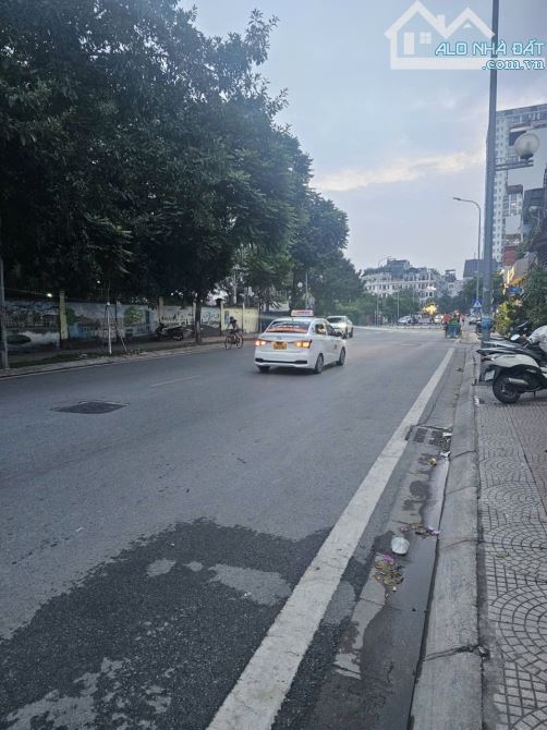 Cho Thuê Nhà Nguyên Căn Mặt Phố Hoàng Minh Đạo Long Biên. Giá Thuê 20Tr/Th. Diện Tích Sử 2
