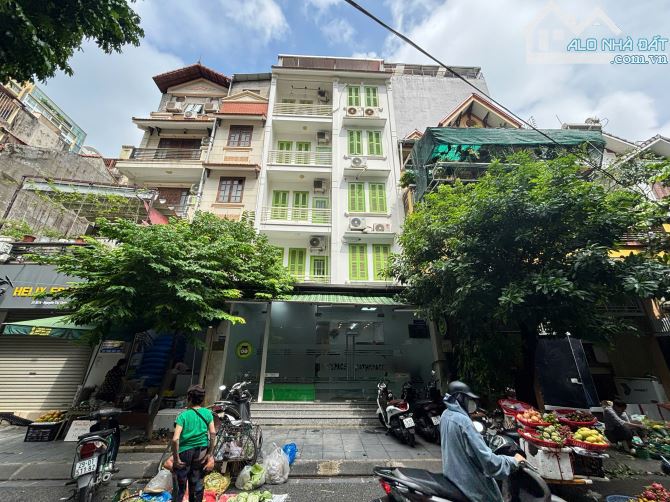 Cho thuê nhà mặt phố Chùa Bộc - Đống Đa - Lô Góc 20m