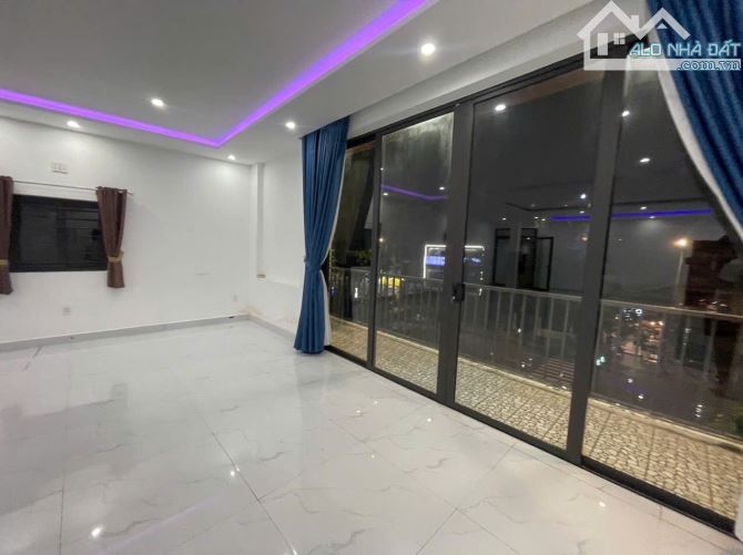 Cho thuê 2 tầng trống suốt 240m2 trong tòa building đường Hồ Xuân Hương - 35tr/tháng - 2