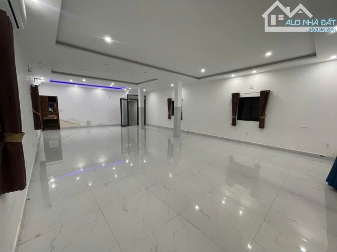 Cho thuê 2 tầng trống suốt 240m2 trong tòa building đường Hồ Xuân Hương - 35tr/tháng - 3