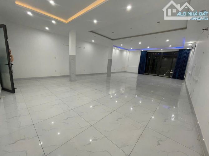 Cho thuê 2 tầng trống suốt 240m2 trong tòa building đường Hồ Xuân Hương - 35tr/tháng - 4