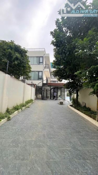 CHO THUÊ BIỆT THỰ SÂN VƯỜN NGỌC THỤY - Diện tích 1.700m² gồm sân vườn + nhà xây 150m² - Cá 2