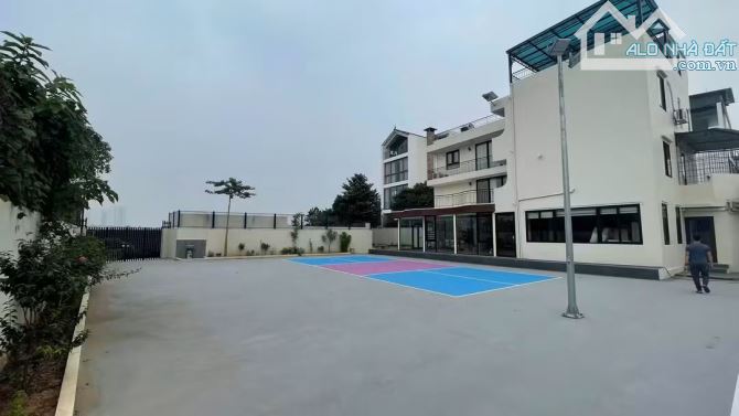 CHO THUÊ BIỆT THỰ SÂN VƯỜN NGỌC THỤY - Diện tích 1.700m² gồm sân vườn + nhà xây 150m² - Cá 4