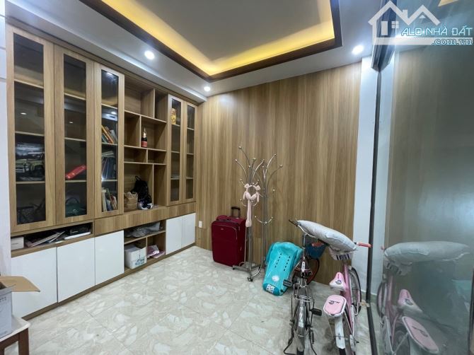 Sát Phố Trần Nguyên Hãn -4 tầng Đẹp-Khu Phân Lô-mặt đường ô tô tránh -Giá chỉ 4 tỷ 300 tr 5