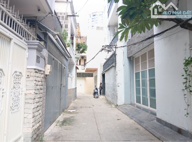 2,5 Tỷ Trần Bình Trọng Q.5 - Căn Góc - Hẻm Xe Hơi - Sổ Công Nhận Trệt Và Lầu
