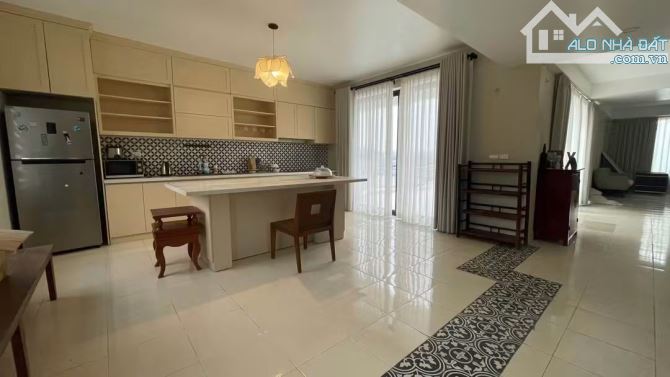 CHO THUÊ BIỆT THỰ SÂN VƯỜN NGỌC THỤY - Diện tích 1.700m² gồm sân vườn + nhà xây 150m² - Cá 5
