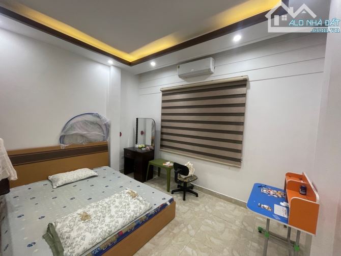 Sát Phố Trần Nguyên Hãn -4 tầng Đẹp-Khu Phân Lô-mặt đường ô tô tránh -Giá chỉ 4 tỷ 300 tr 3