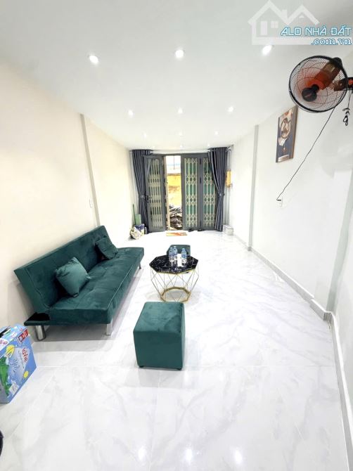 Nhà gần Tân Sơn Nhất hẻm 4,5M mà sổ quá xấu, 42m2, 3 PN, 4 cái toai lét, chỉ còn 1,66 tỷ - 2
