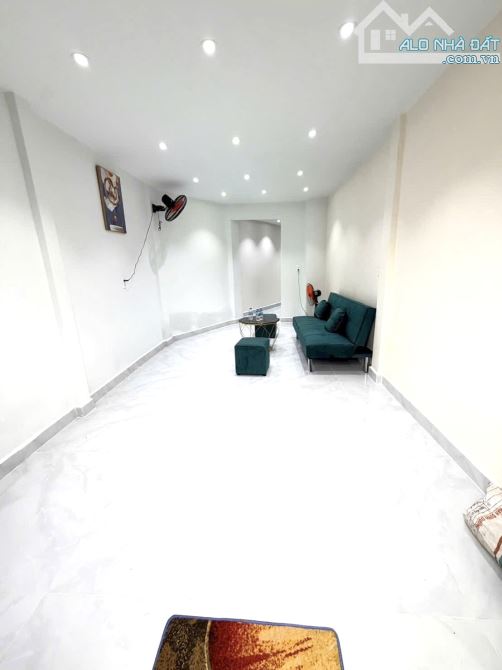 Nhà gần Tân Sơn Nhất hẻm 4,5M mà sổ quá xấu, 42m2, 3 PN, 4 cái toai lét, chỉ còn 1,66 tỷ 3