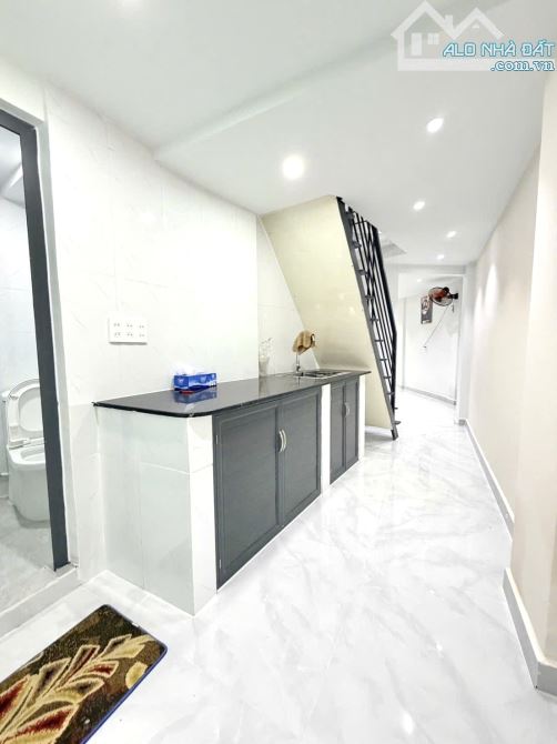 Nhà gần Tân Sơn Nhất hẻm 4,5M mà sổ quá xấu, 42m2, 3 PN, 4 cái toai lét, chỉ còn 1,66 tỷ 4