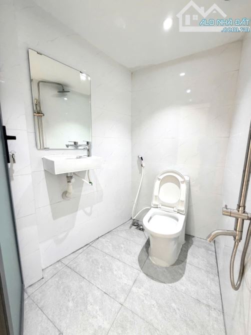 Nhà gần Tân Sơn Nhất hẻm 4,5M mà sổ quá xấu, 42m2, 3 PN, 4 cái toai lét, chỉ còn 1,66 tỷ - 6
