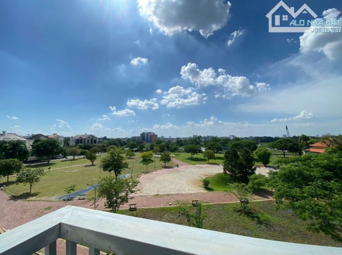 Chỉ từ 9 tr - Căn hộ 2 phòng ban công gần 60m2 - Thang máy - Ngã tư Nguyễn Xí, cầu Đỏ