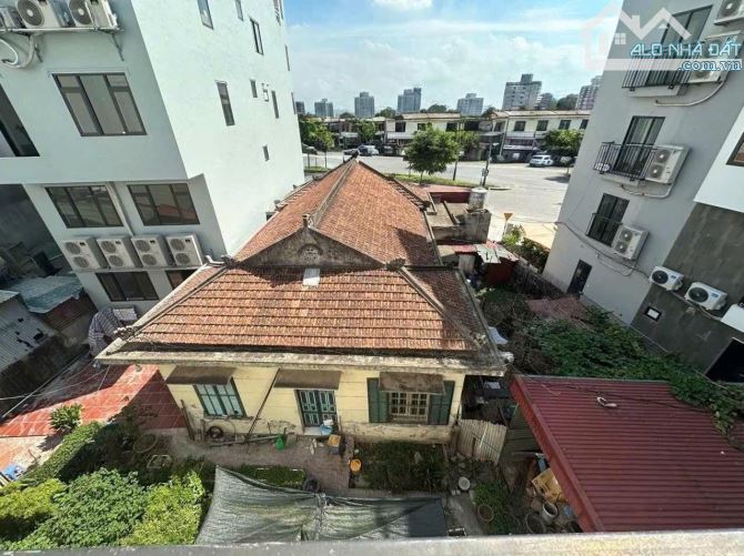 CHO Thuê Biệt Thự Sân vườn -Phố Ngọc Thụy -Quận Long Biên -Vỉa Hè -Kinh Doanh -500 m2-