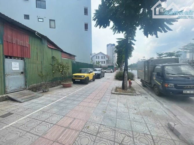 NHÀ 1 TẦNG MẶT PHỐ HỒNG TIẾN KÉO DÀI, 500M², MT 15M, HÈ RỘNG, KD SẦM UẤT, CHỈ 80tr - 1
