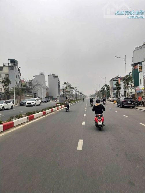 NHÀ 1 TẦNG MẶT PHỐ HỒNG TIẾN KÉO DÀI, 500M², MT 15M, HÈ RỘNG, KD SẦM UẤT, CHỈ 80tr - 3
