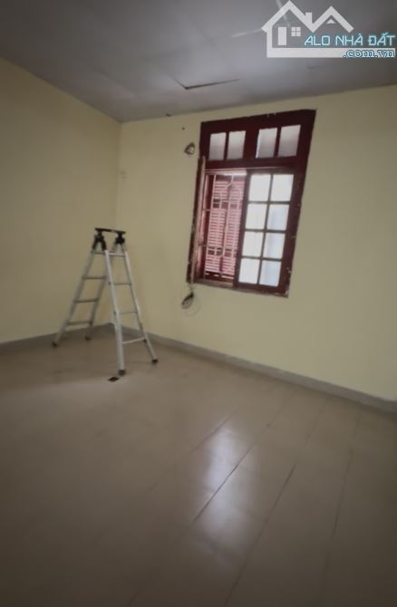 Cho thuê văn phòng phố Ngọc Khánh gần Đài truyền hình Việt Namgiá rẻ 10 triệu ô tô đỗ cửa 2