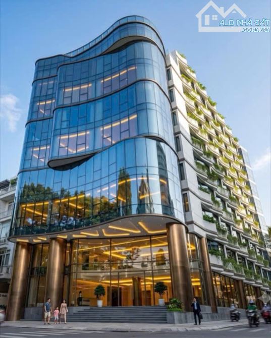 Cho thuê tòa nhà MP Nguyễn Chí Thanh - Đê La Thành, vành đai 1 đường mới. DTSD 700m², 6T 2