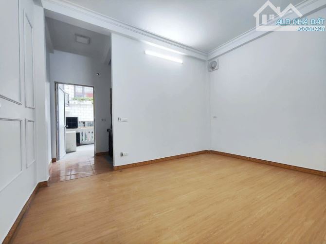 CHO THUÊ NHÀ Ô TÔ TRÁNH NÚI TRÚC - BA ĐÌNH - MT 4.6M - 4 TẦNG - 18 TR/THÁNG - 3